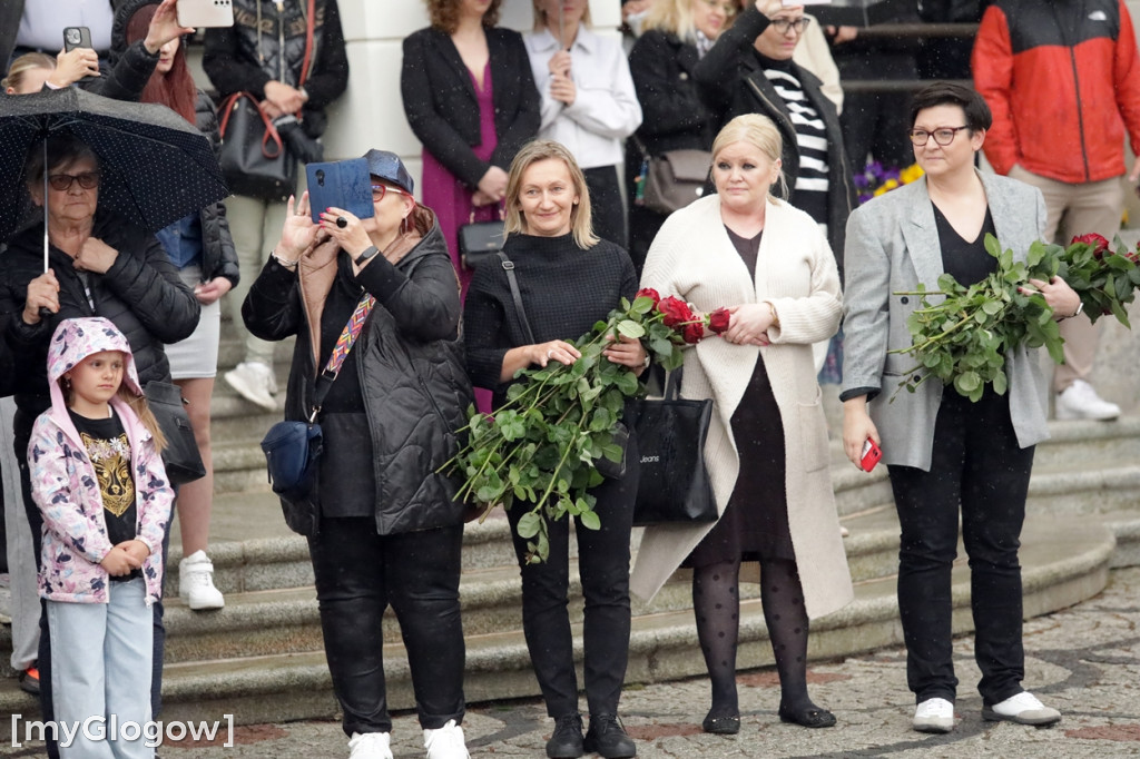 Ósmoklasiści (SP 12 w Głogowie) zatańczyli