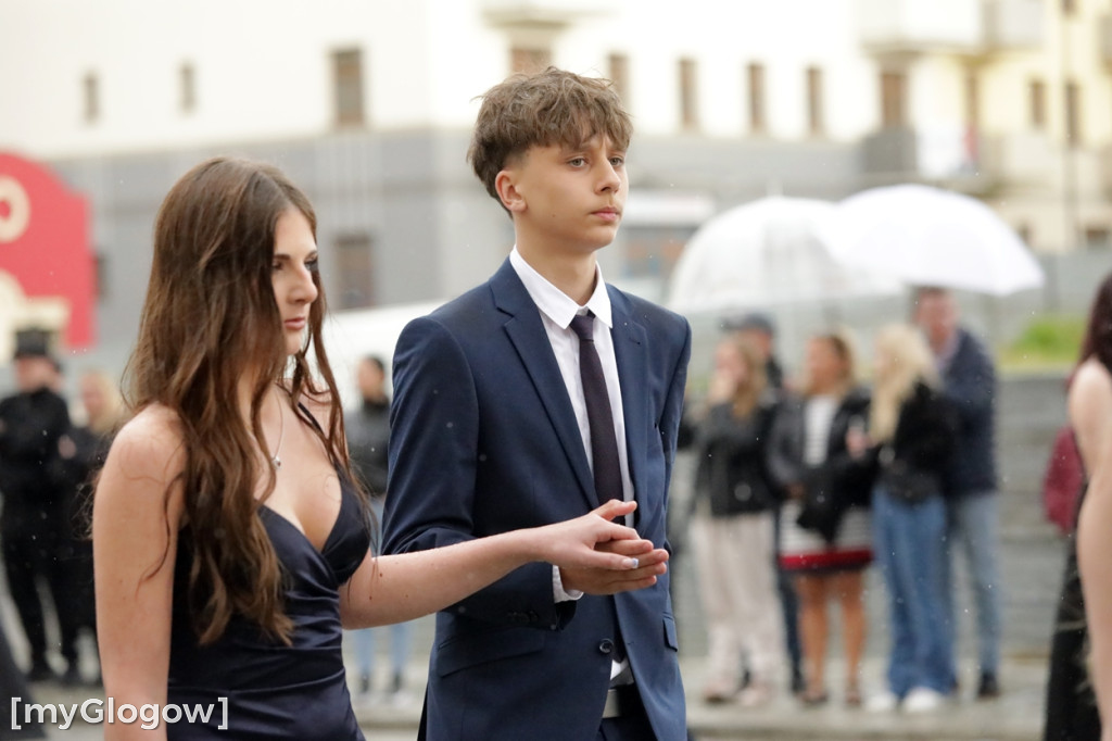 Ósmoklasiści (SP 12 w Głogowie) zatańczyli