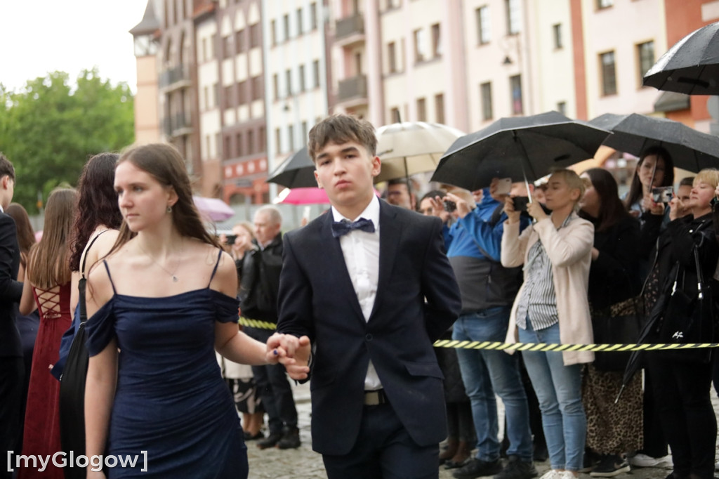 Ósmoklasiści (SP 12 w Głogowie) zatańczyli