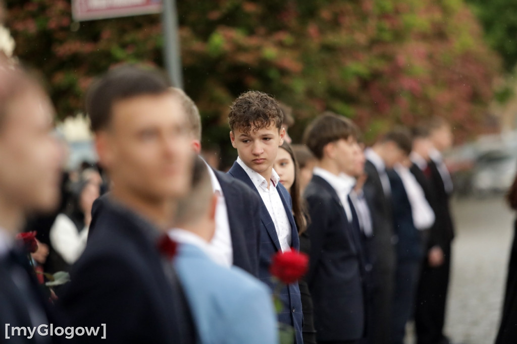 Ósmoklasiści (SP 12 w Głogowie) zatańczyli