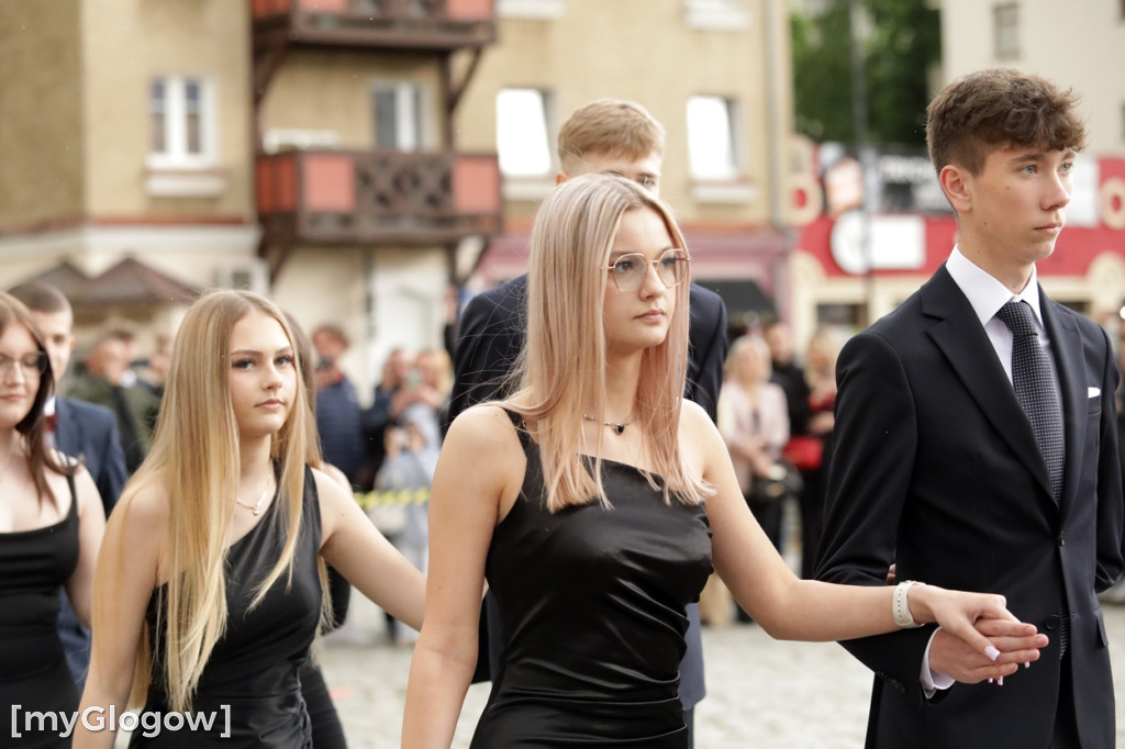 Ósmoklasiści (SP 12 w Głogowie) zatańczyli