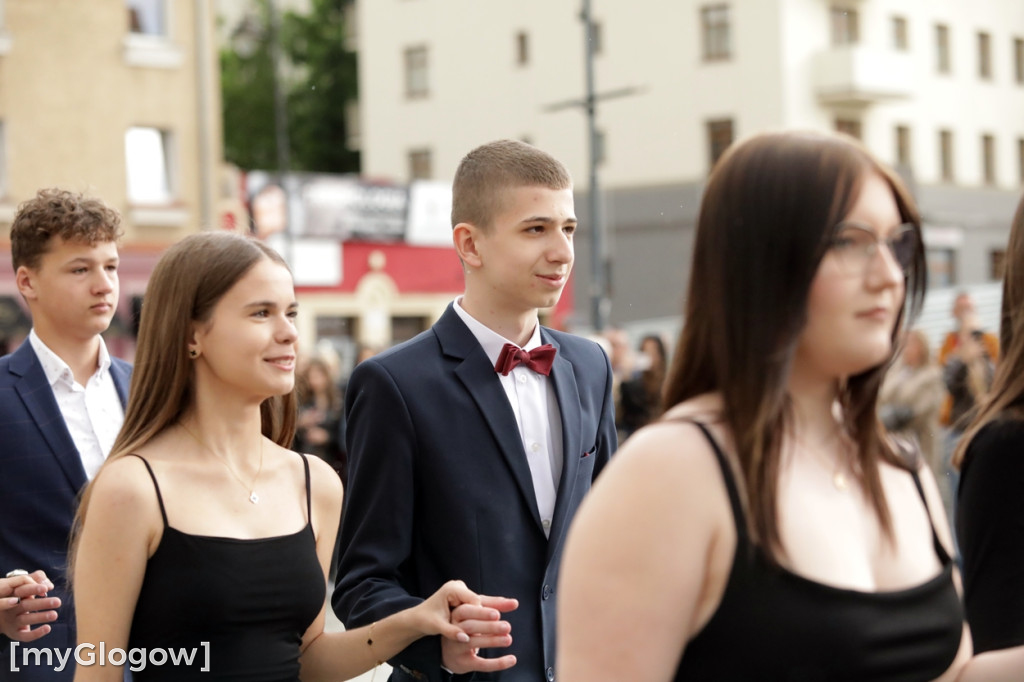 Ósmoklasiści (SP 12 w Głogowie) zatańczyli