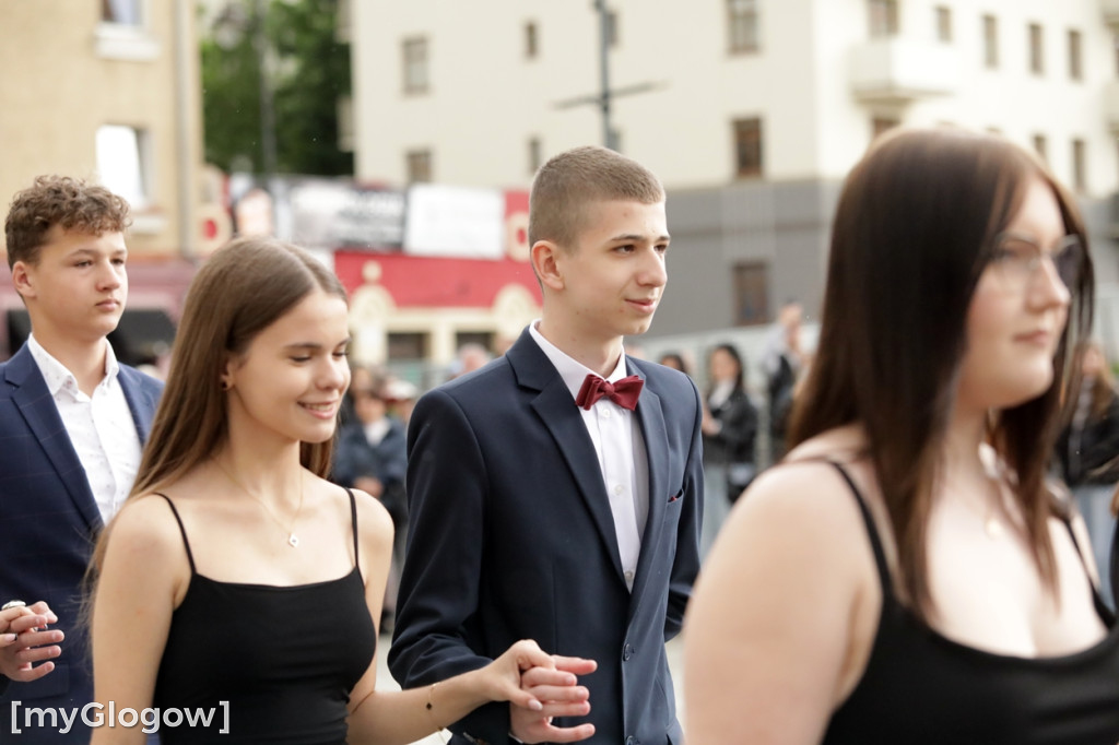 Ósmoklasiści (SP 12 w Głogowie) zatańczyli