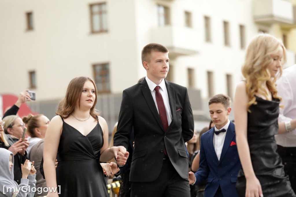 Ósmoklasiści (SP 12 w Głogowie) zatańczyli