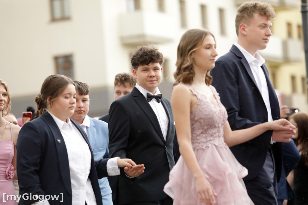 Ósmoklasiści (SP 12 w Głogowie) zatańczyli