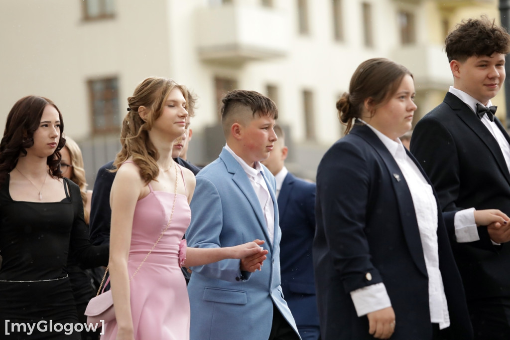 Ósmoklasiści (SP 12 w Głogowie) zatańczyli