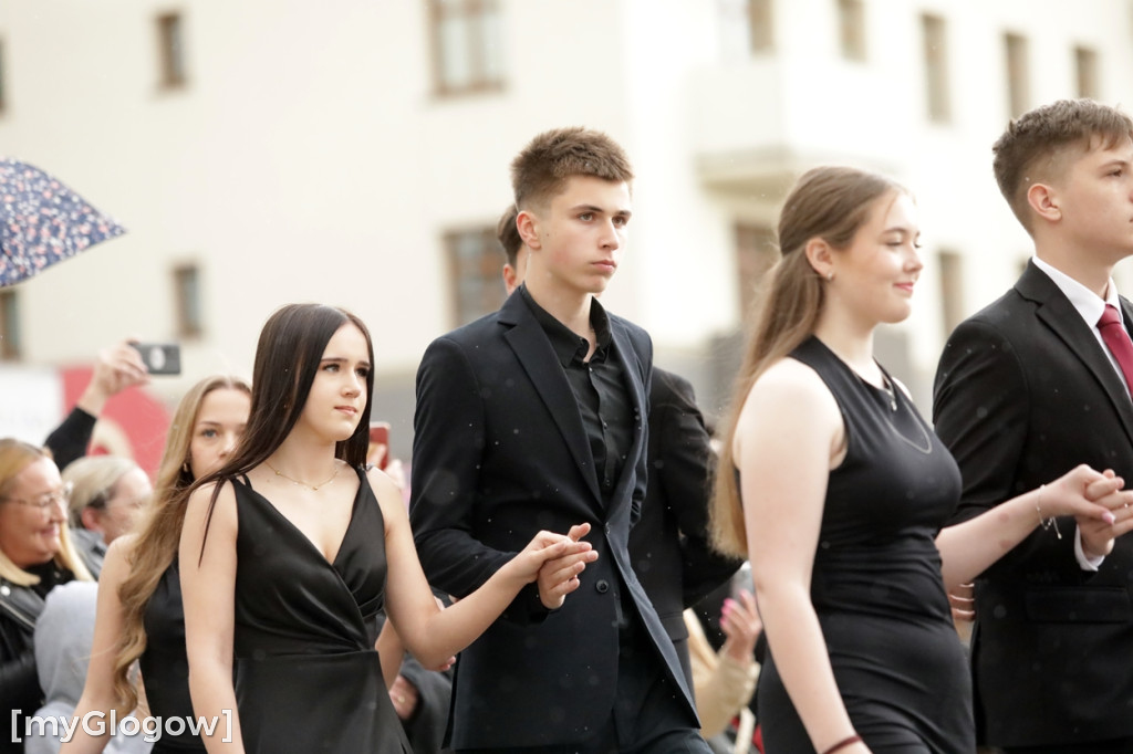 Ósmoklasiści (SP 12 w Głogowie) zatańczyli