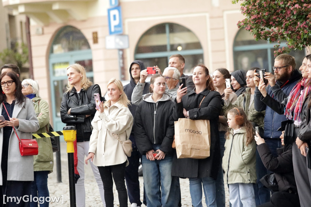 Ósmoklasiści (SP 12 w Głogowie) zatańczyli