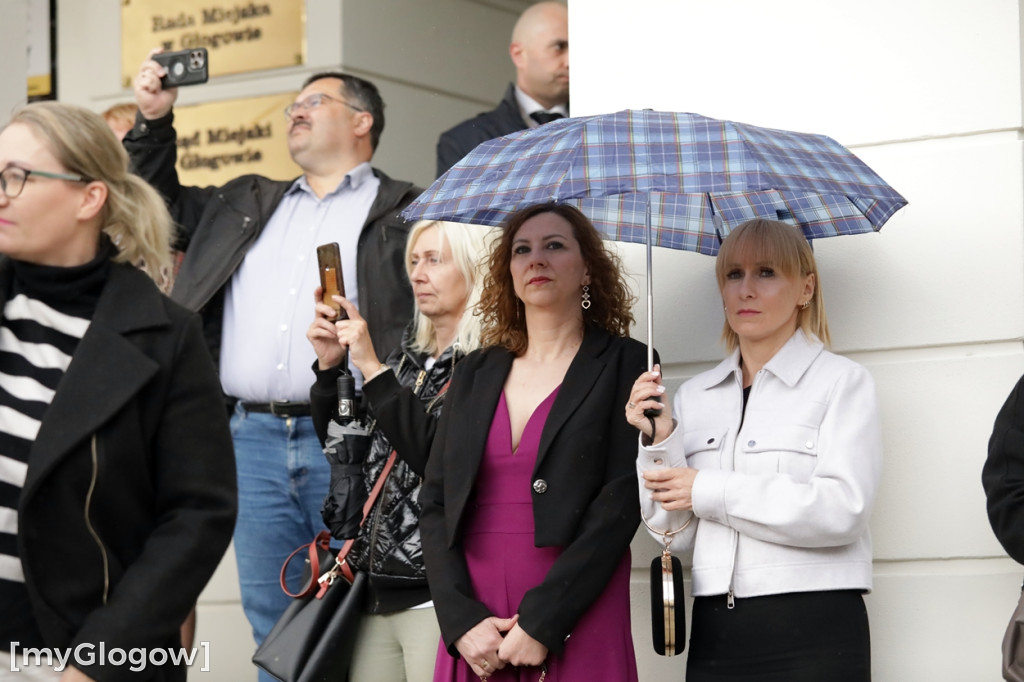 Ósmoklasiści (SP 12 w Głogowie) zatańczyli