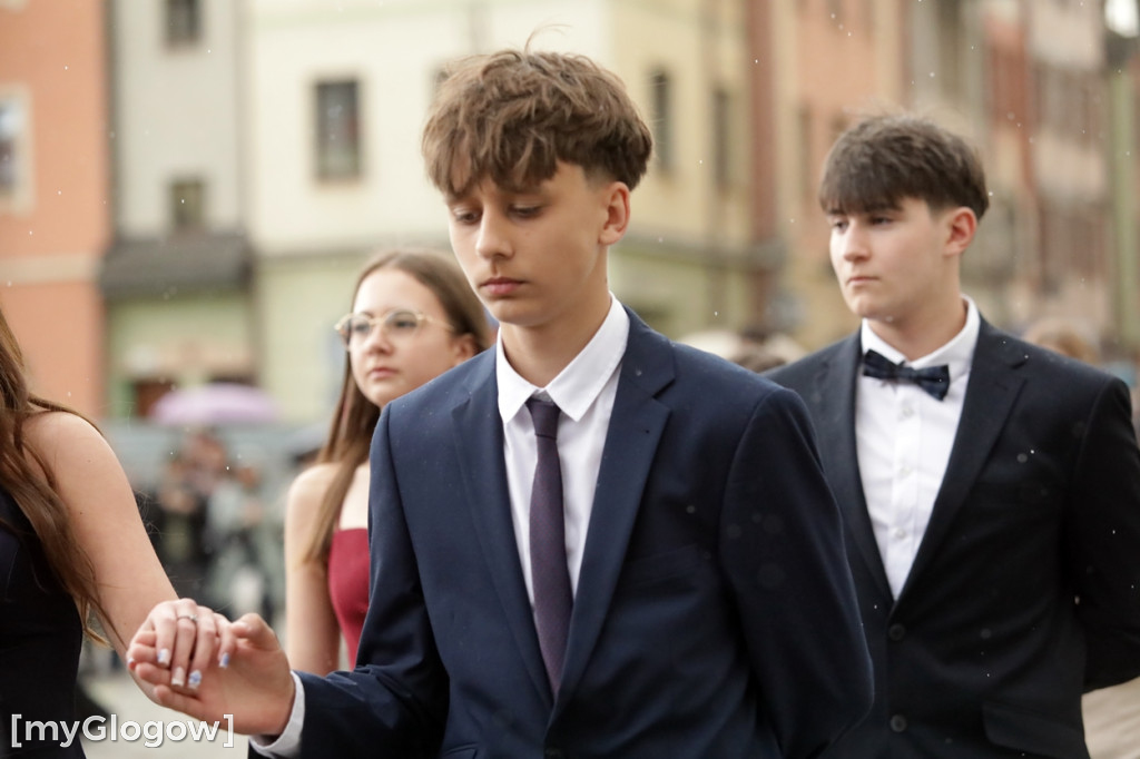 Ósmoklasiści (SP 12 w Głogowie) zatańczyli