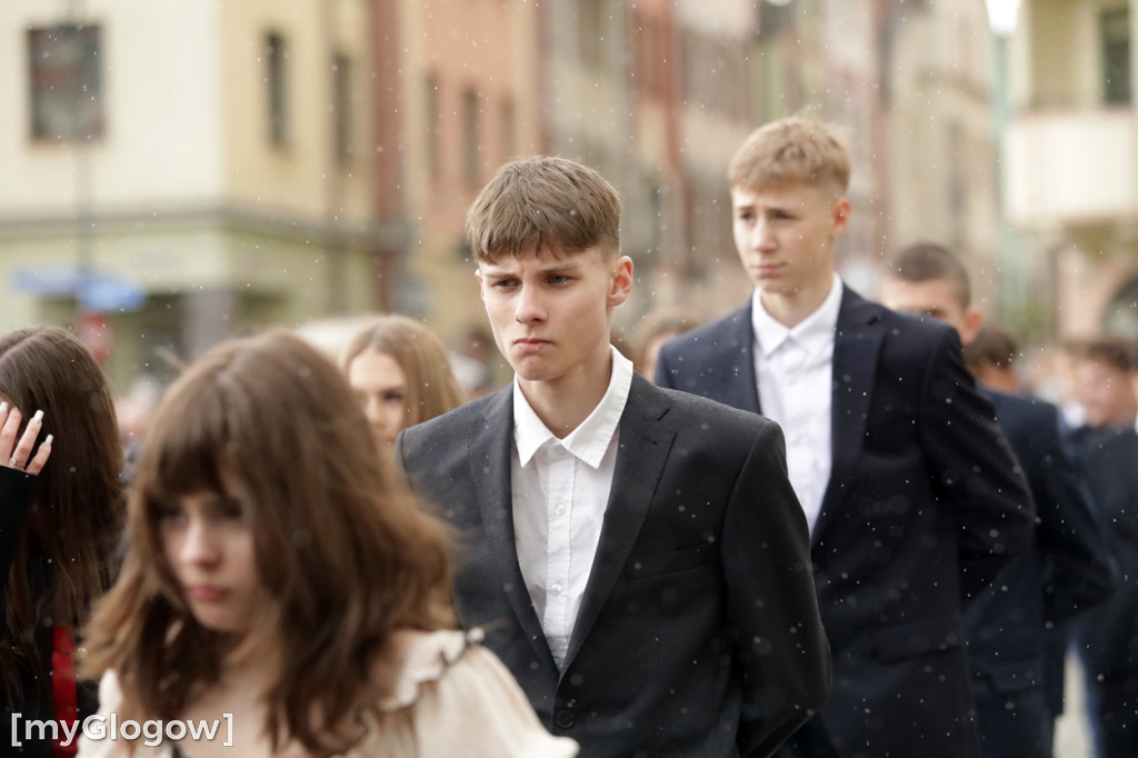 Ósmoklasiści (SP 12 w Głogowie) zatańczyli