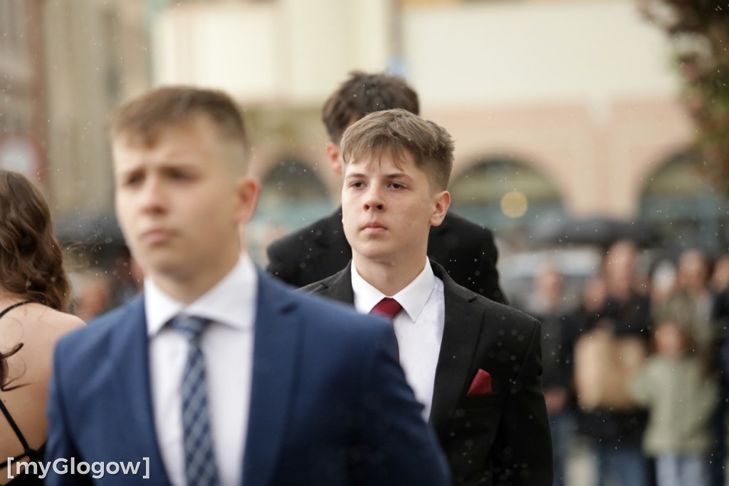 Ósmoklasiści (SP 12 w Głogowie) zatańczyli