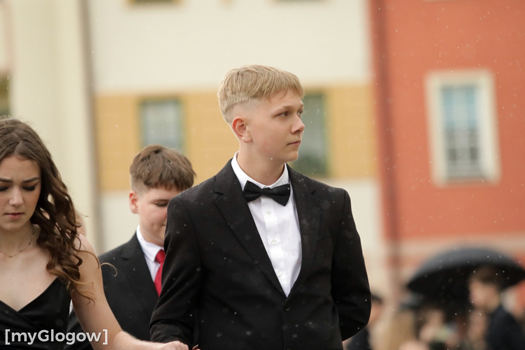 Ósmoklasiści (SP 12 w Głogowie) zatańczyli