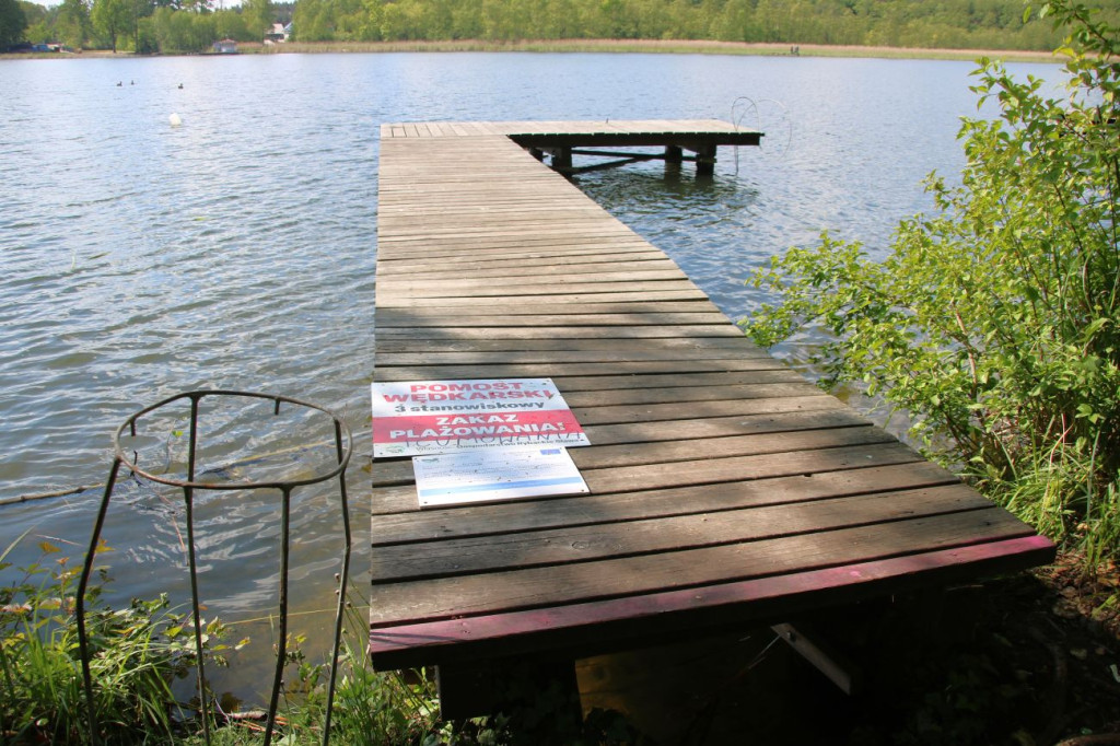 Bałagan nad jeziorem