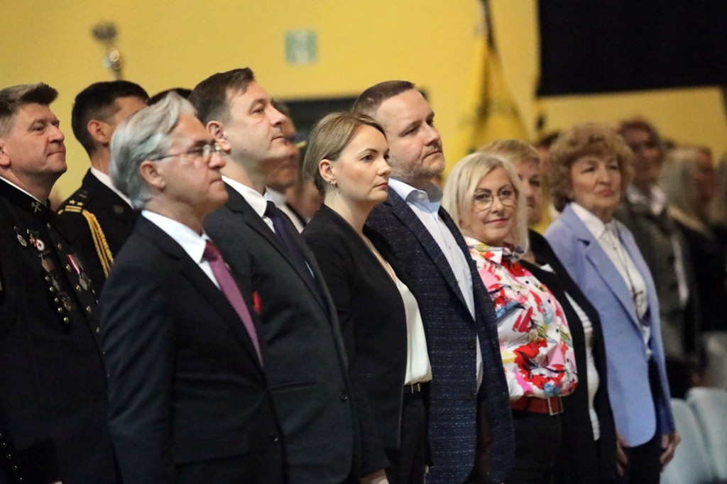 Uroczystość nadania sztandaru w szkole w Głogowie