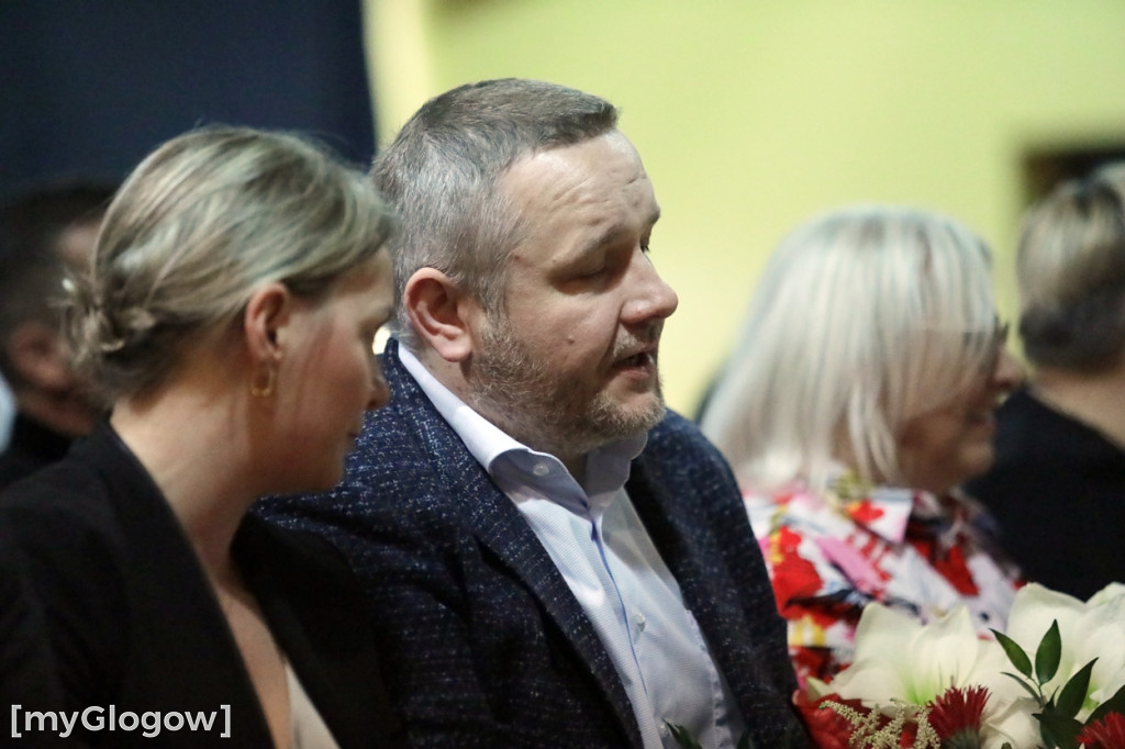 Uroczystość nadania sztandaru w szkole w Głogowie