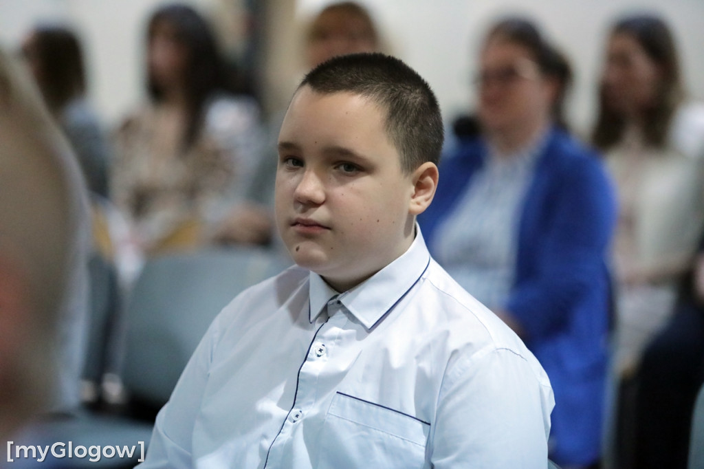Uroczystość nadania sztandaru w szkole w Głogowie