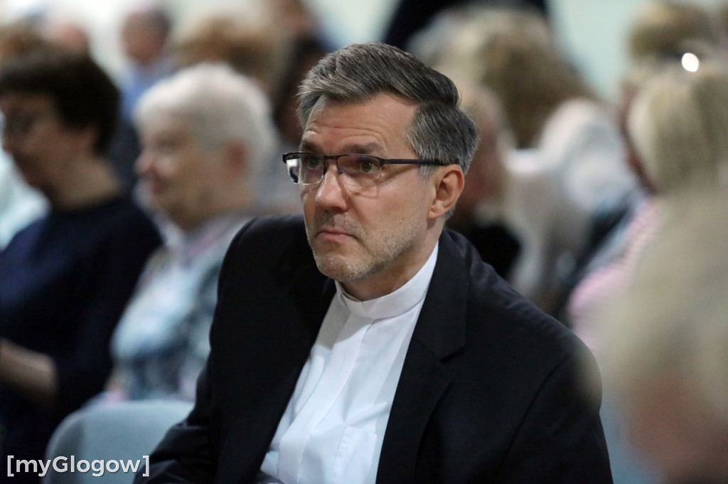 Uroczystość nadania sztandaru w szkole w Głogowie