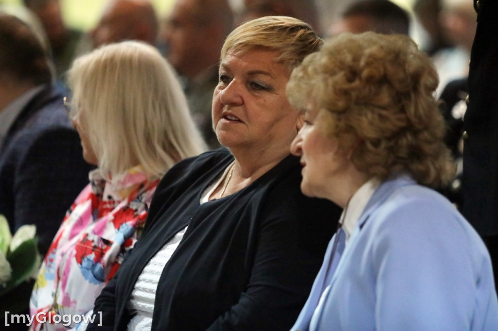 Uroczystość nadania sztandaru w szkole w Głogowie