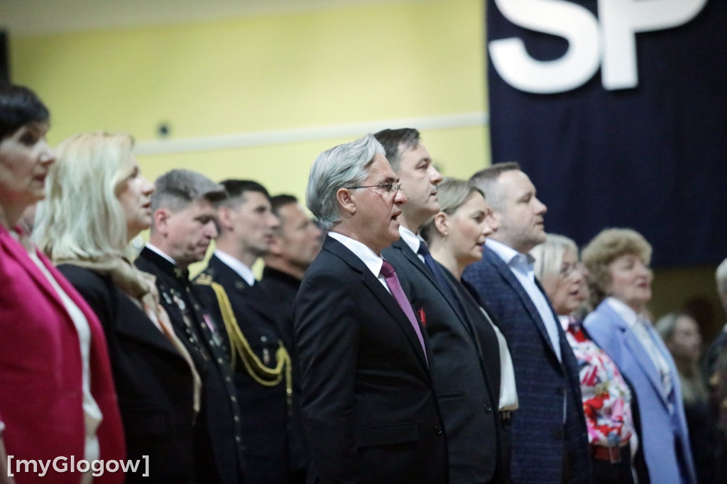 Uroczystość nadania sztandaru w szkole w Głogowie