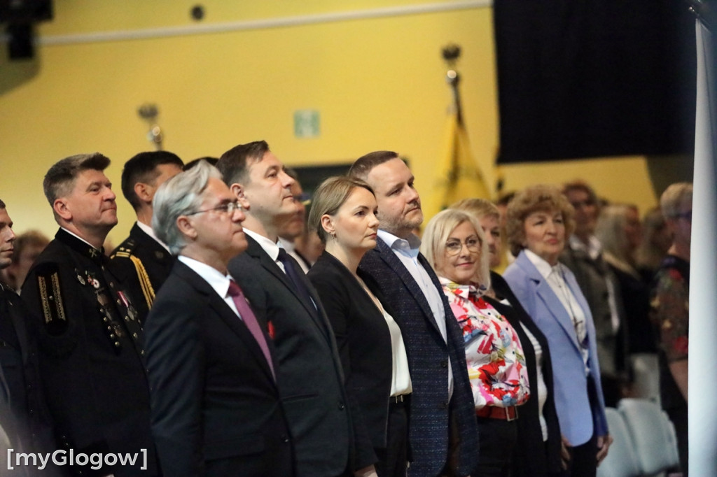 Uroczystość nadania sztandaru w szkole w Głogowie