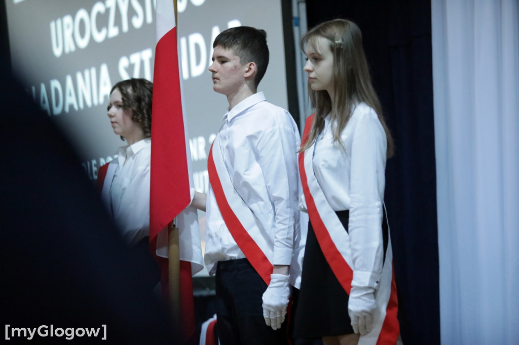 Uroczystość nadania sztandaru w szkole w Głogowie