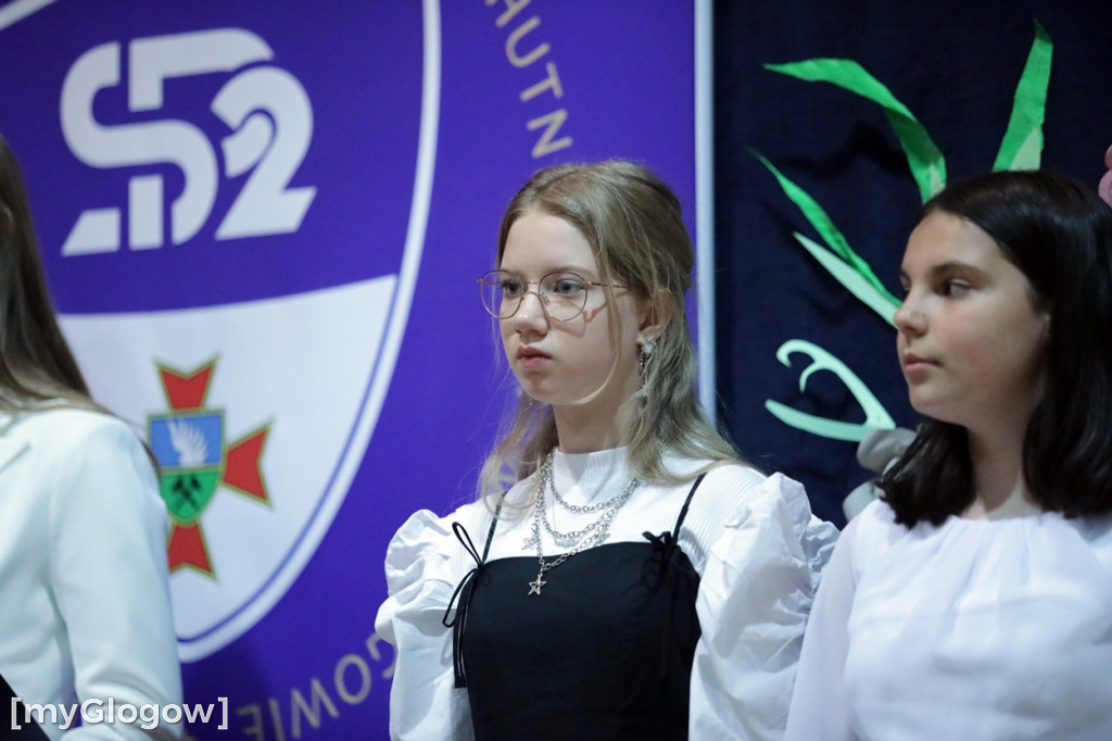 Uroczystość nadania sztandaru w szkole w Głogowie