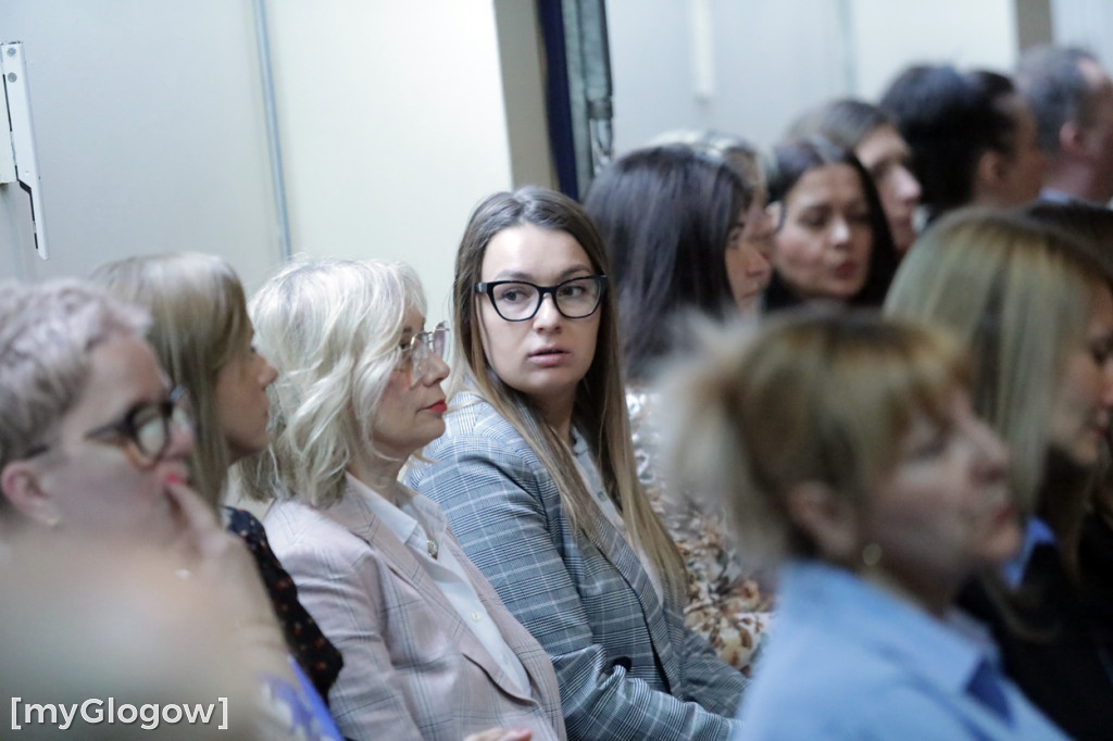 Uroczystość nadania sztandaru w szkole w Głogowie