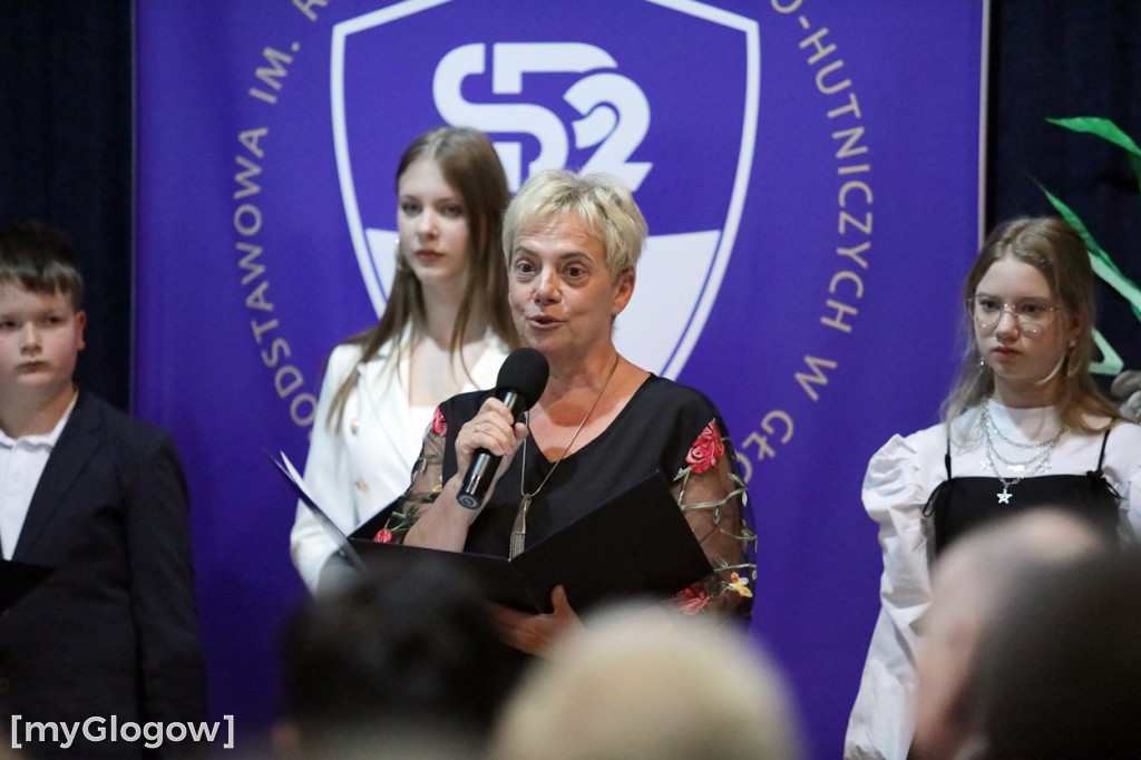 Uroczystość nadania sztandaru w szkole w Głogowie