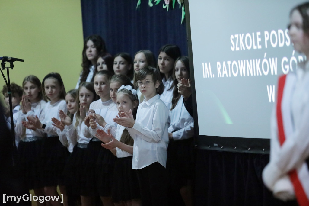 Uroczystość nadania sztandaru w szkole w Głogowie