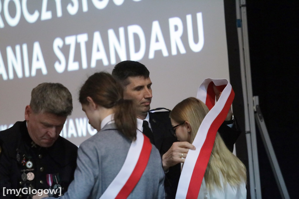 Uroczystość nadania sztandaru w szkole w Głogowie