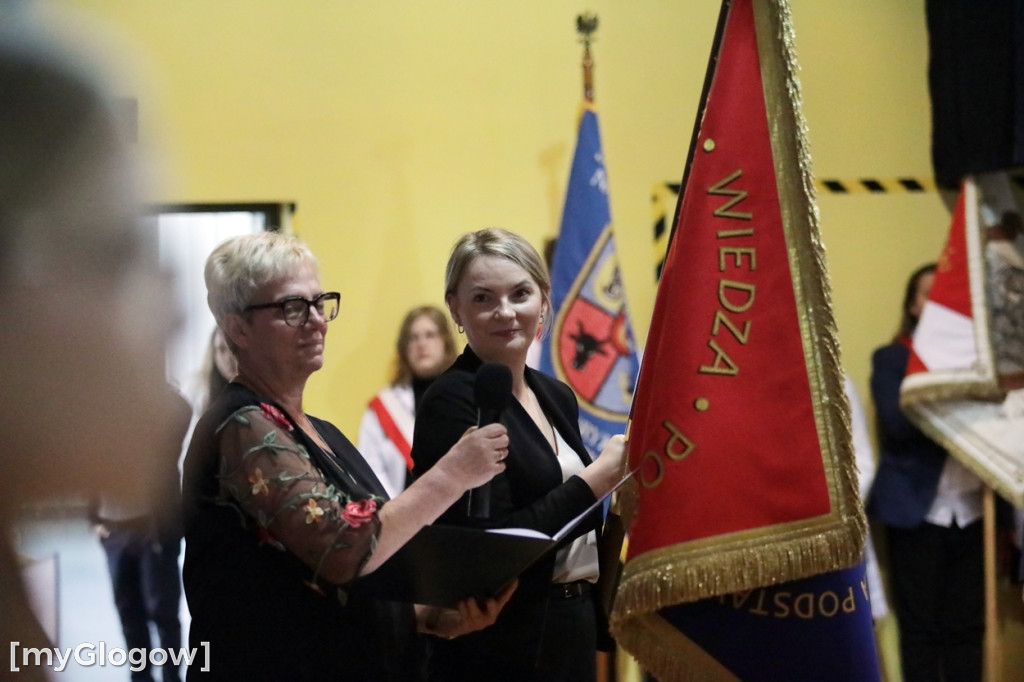 Uroczystość nadania sztandaru w szkole w Głogowie