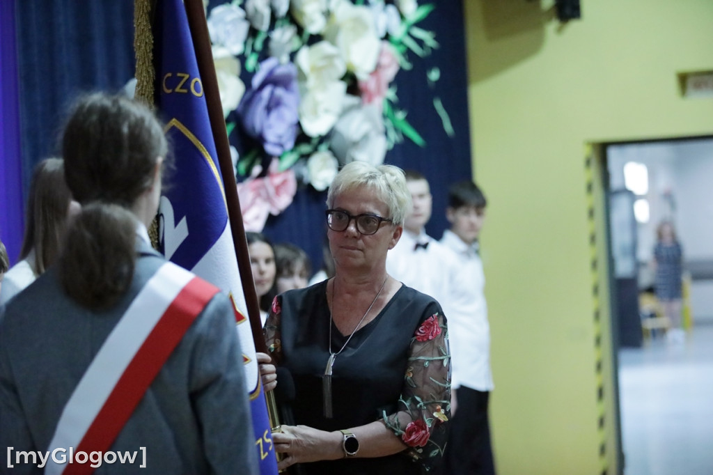 Uroczystość nadania sztandaru w szkole w Głogowie