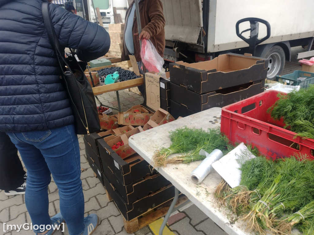 Na targu w Głogowie są już truskawki z gruntu