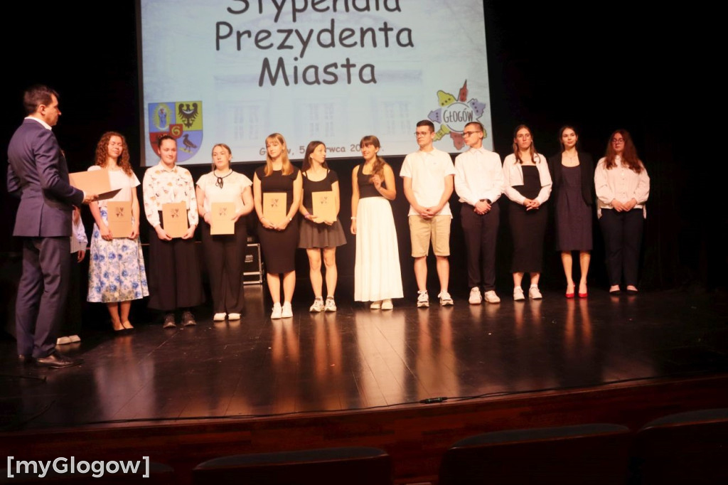 Stypendia prezydenta dla uczniów szkół średnich