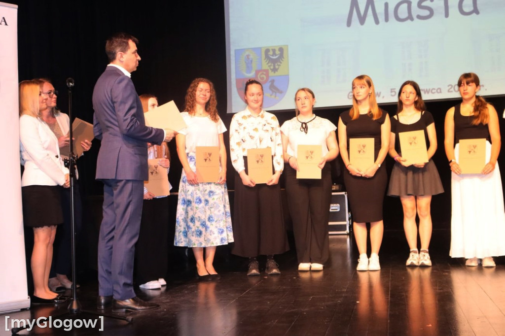 Stypendia prezydenta dla uczniów szkół średnich