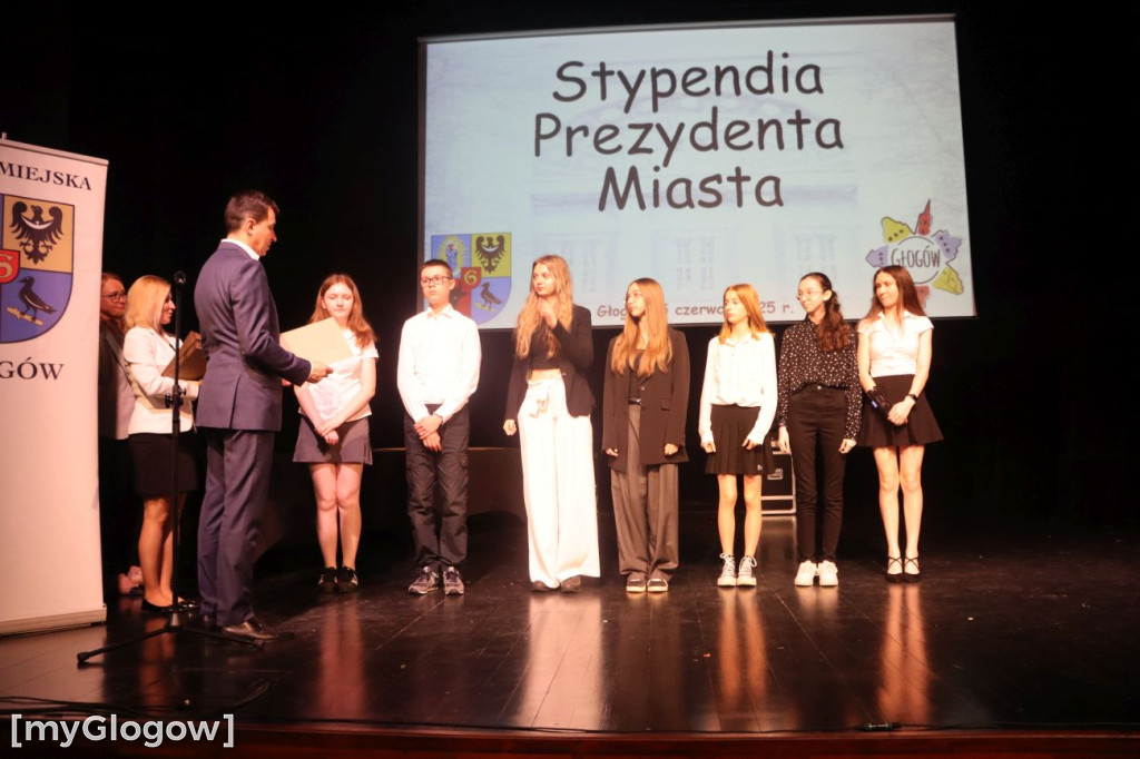 Stypendia prezydenta dla uczniów szkół średnich