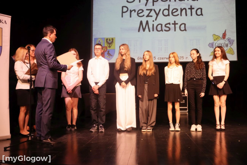 Stypendia prezydenta dla uczniów szkół średnich