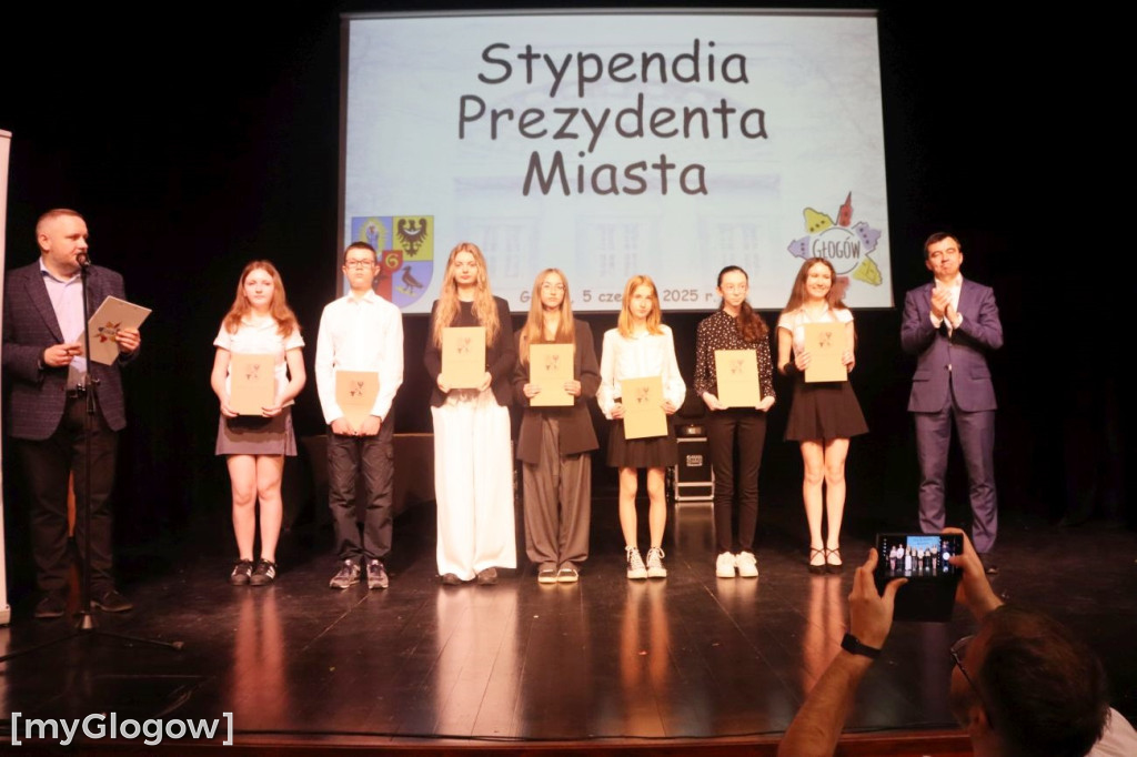 Stypendia prezydenta dla uczniów szkół średnich
