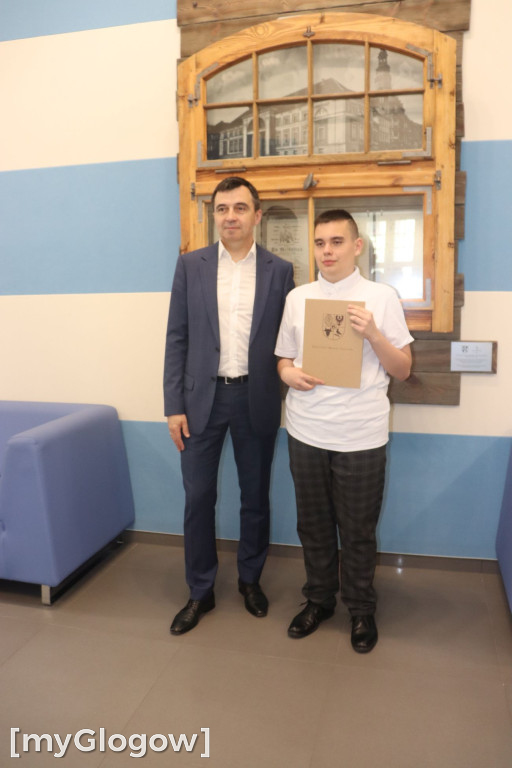 Stypendia prezydenta dla uczniów szkół średnich