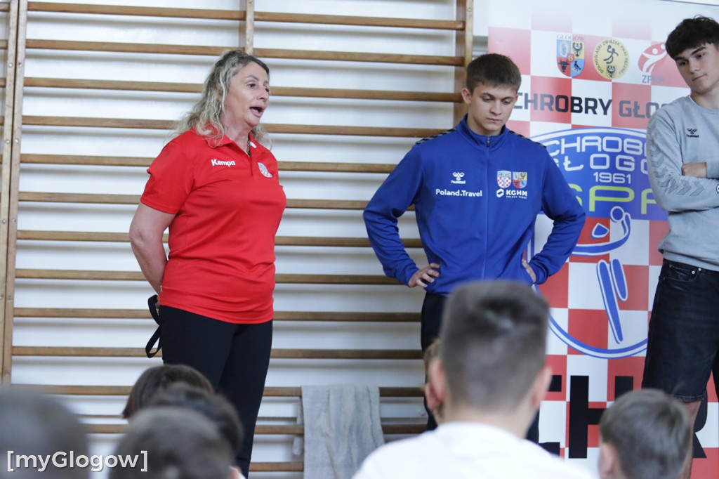 Zajęcia z piłki ręcznej w SP 7 w Głogowie