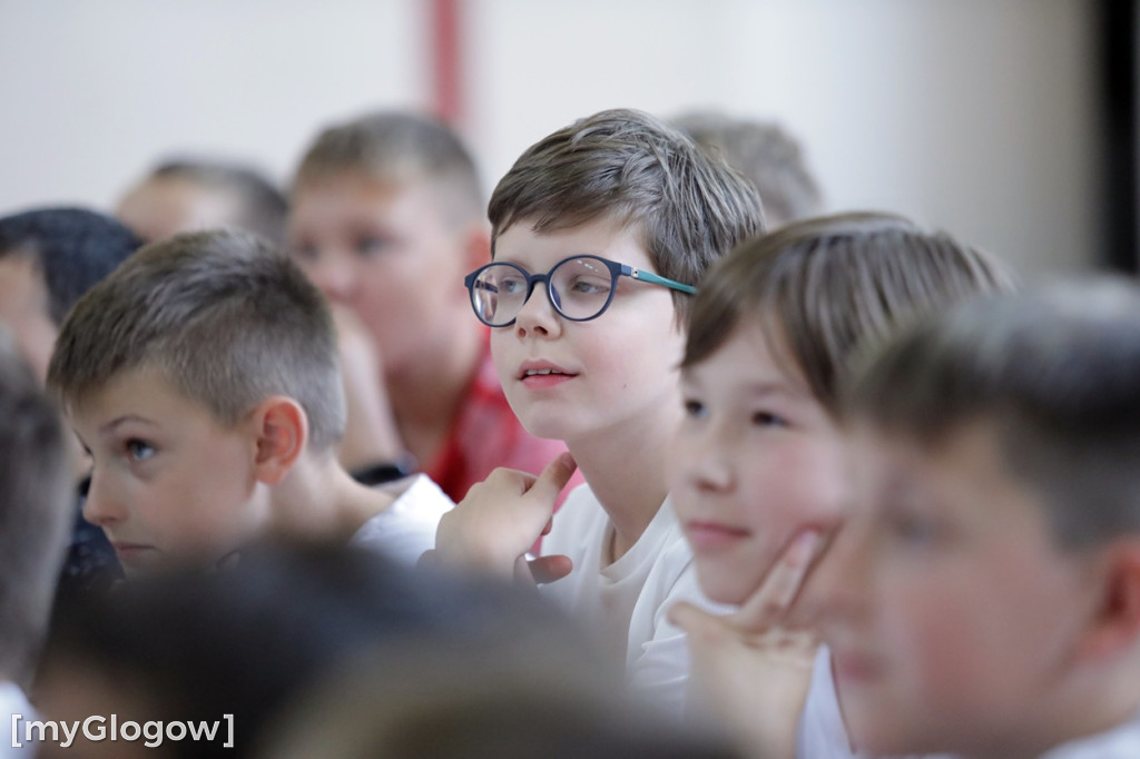 Zajęcia z piłki ręcznej w SP 7 w Głogowie