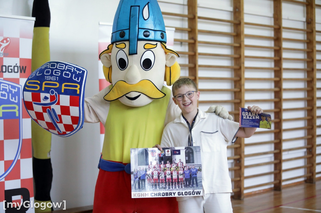 Zajęcia z piłki ręcznej w SP 7 w Głogowie