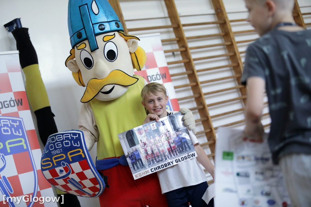 Zajęcia z piłki ręcznej w SP 7 w Głogowie
