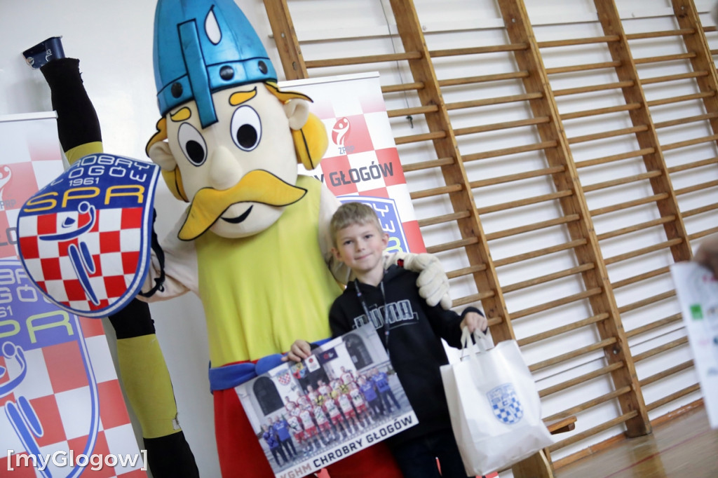 Zajęcia z piłki ręcznej w SP 7 w Głogowie