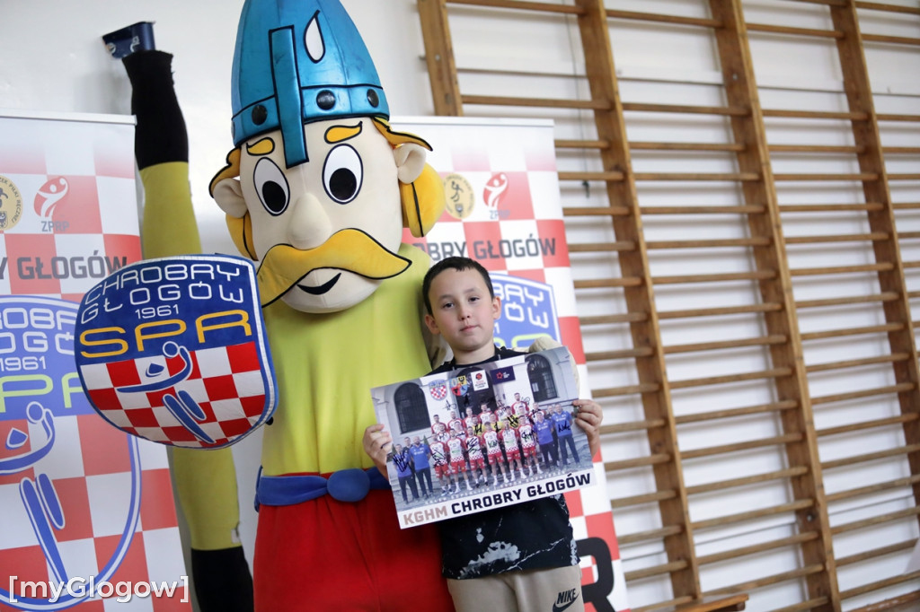 Zajęcia z piłki ręcznej w SP 7 w Głogowie