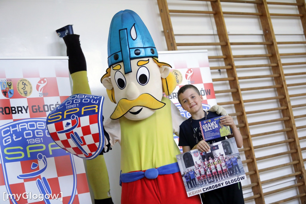 Zajęcia z piłki ręcznej w SP 7 w Głogowie