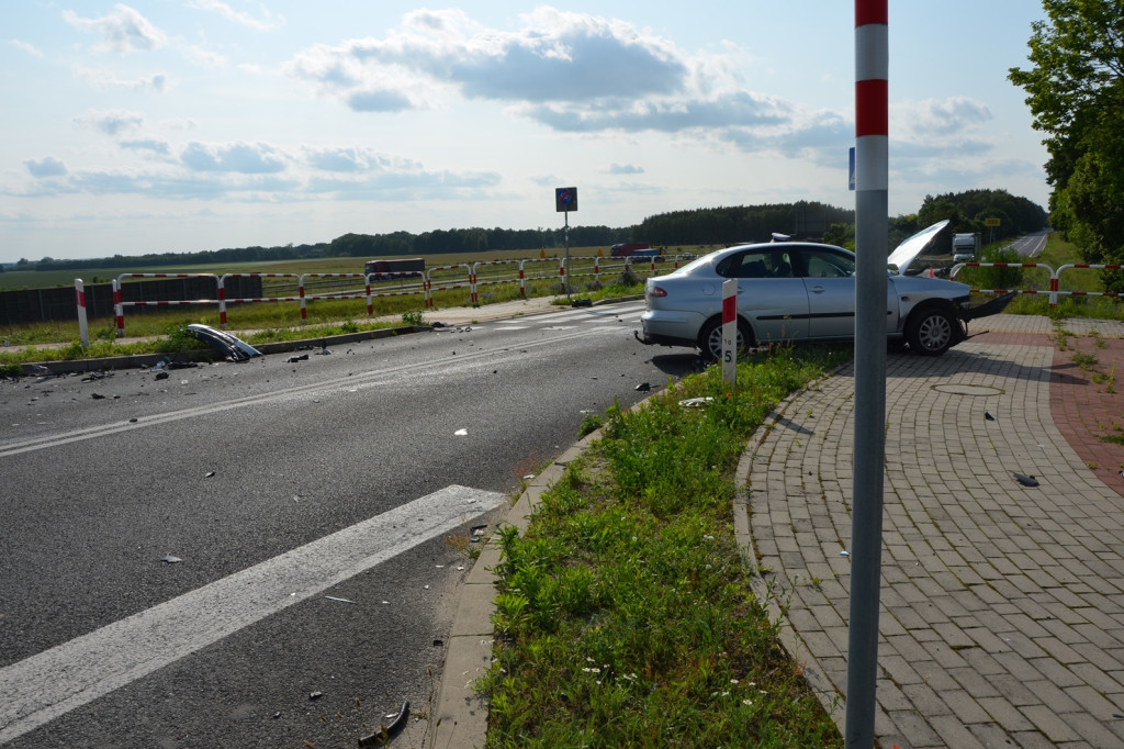 Zderzenie BMW i seata w Gaikach