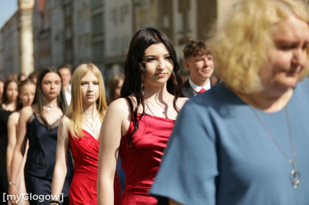 Uczniowie z SP 6  zatańczyli na rynku w Głogowie