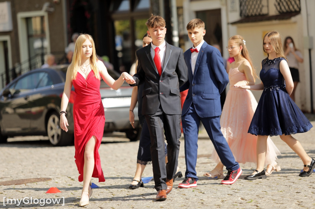 Uczniowie z SP 6  zatańczyli na rynku w Głogowie